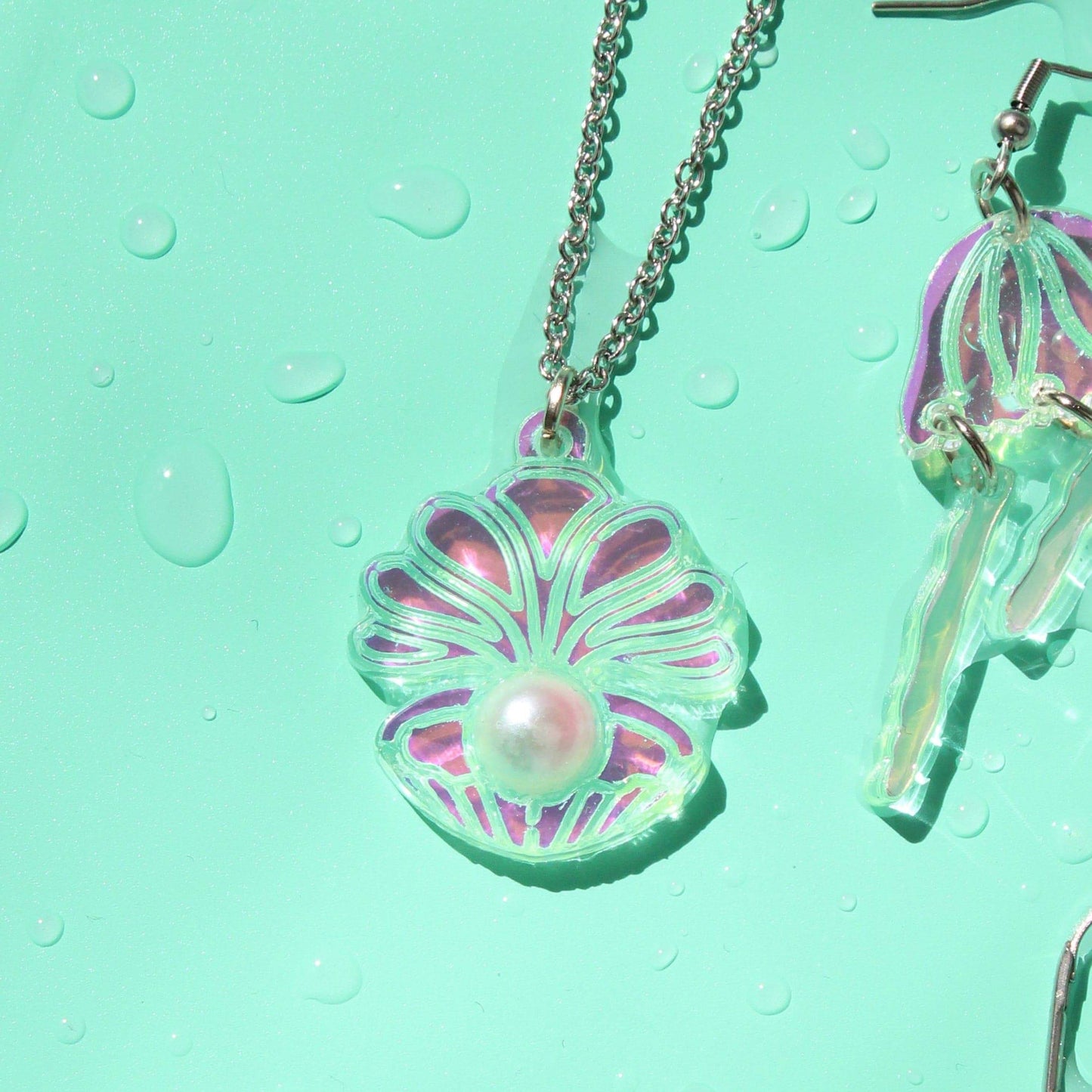 Iridescent Clam Shell Pendant Necklace