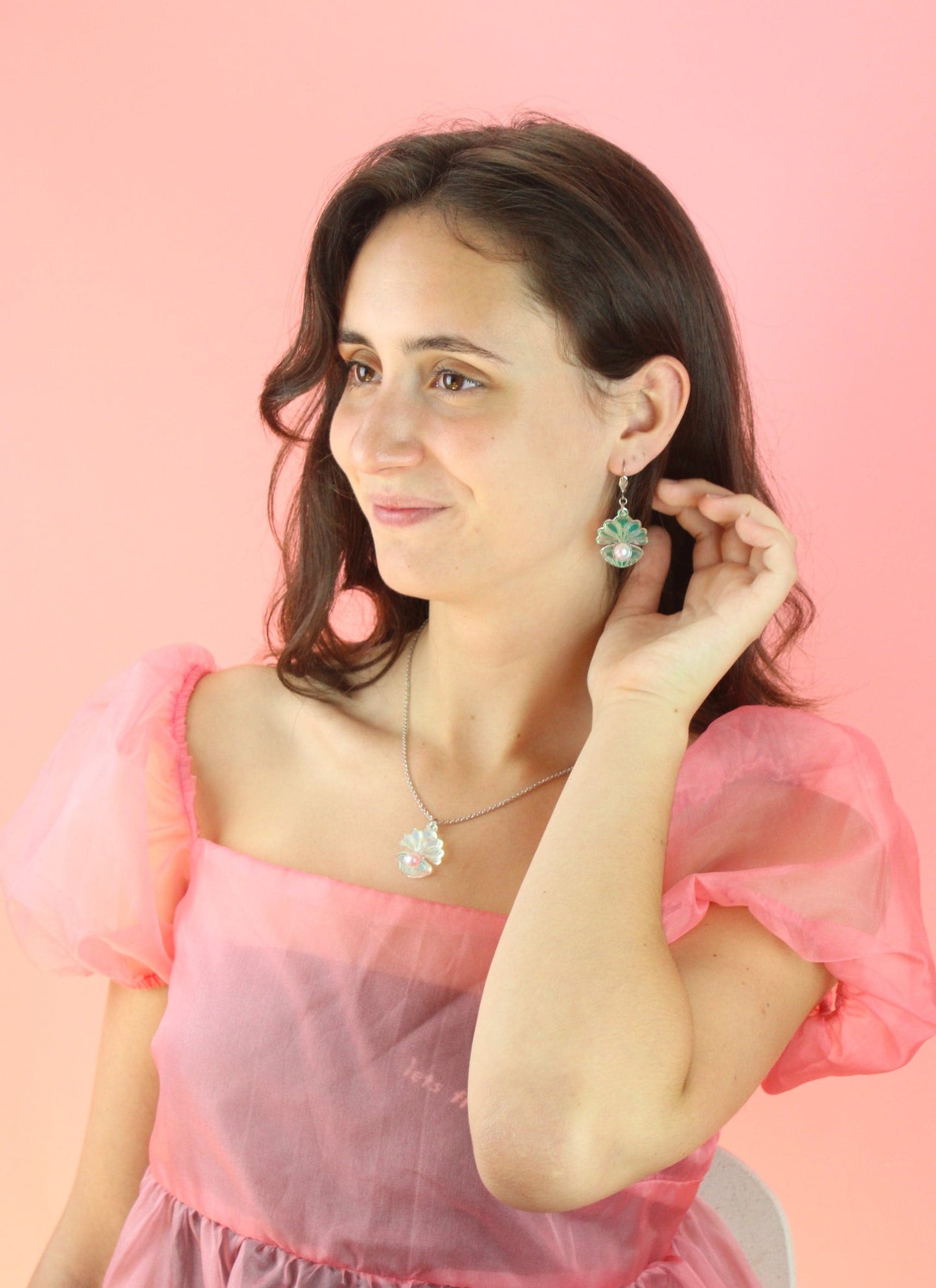 Iridescent Clam Shell Pendant Necklace