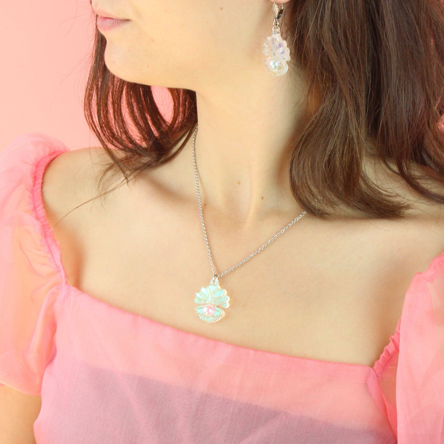 Iridescent Clam Shell Pendant Necklace